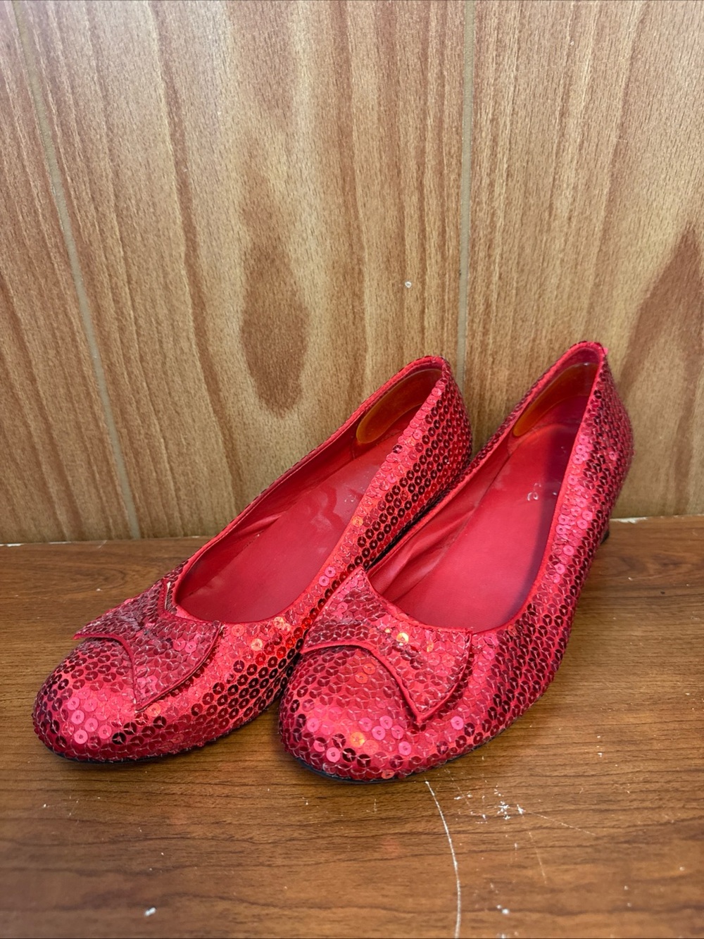 Ellie Red Sequin Pumps Heels w/ Bow Size 8 Halloween Costume Minnie Dorothy